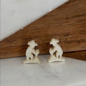 Vintage Carved Mother of Pearl Screwback Earrings-1920s to 1930s lot E34